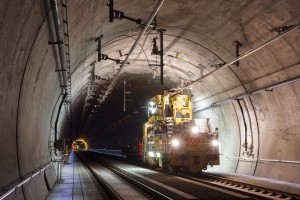 Oberleitungsmontage im Lainzer Tunnel